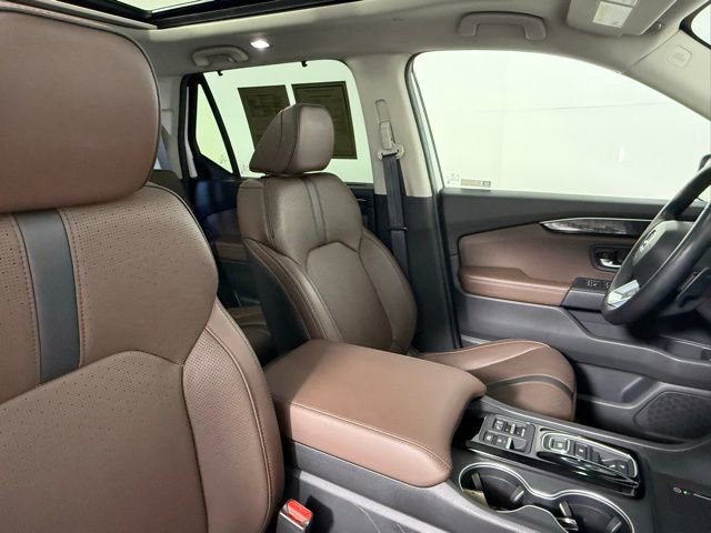 Used 2025 Honda Pilot Elite image 55
