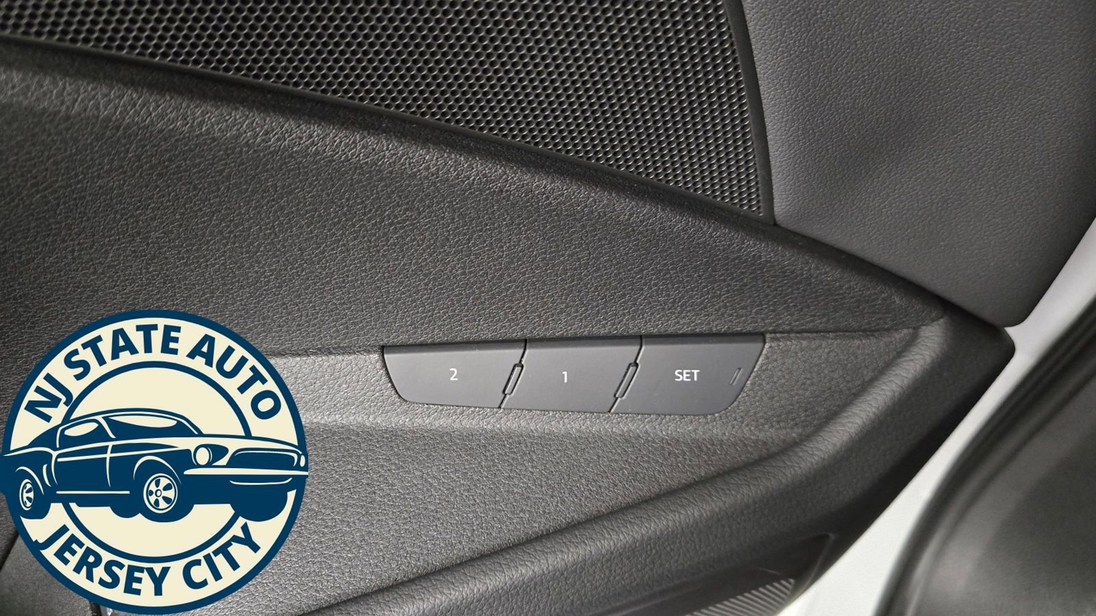 Used 2022 Audi e-tron Premium w/ Convenience Plus Package image 27