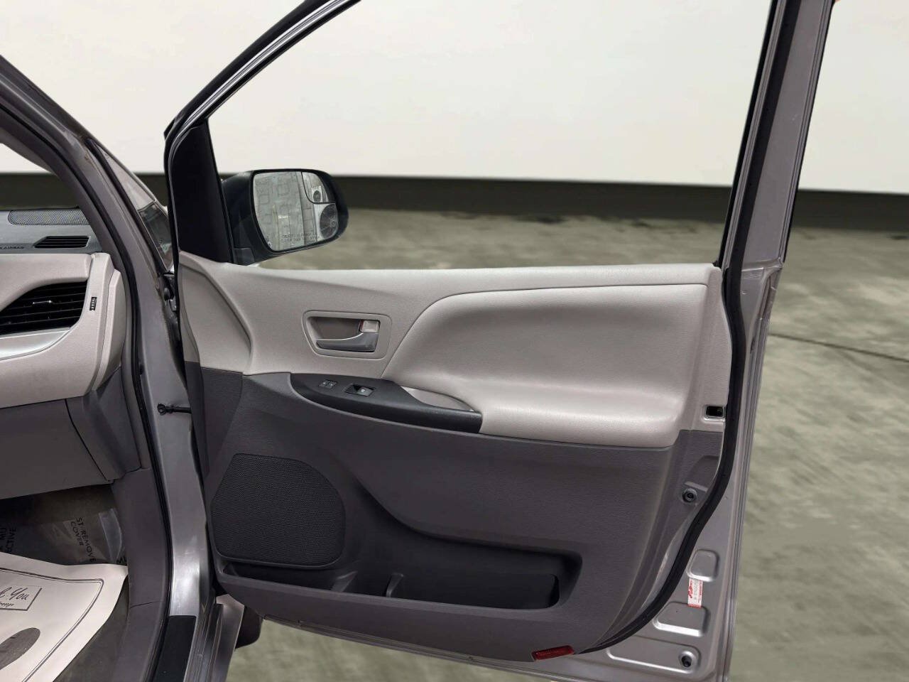 Used 2015 Toyota Sienna LE FWD image 20