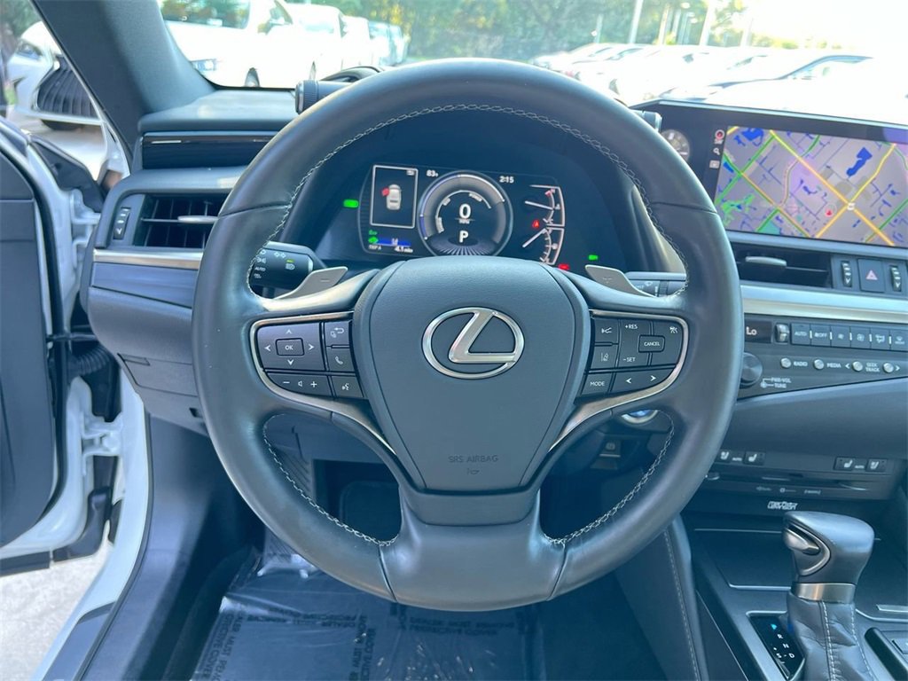 Certified 2020 Lexus ES 300h w/ Premium Package image 13