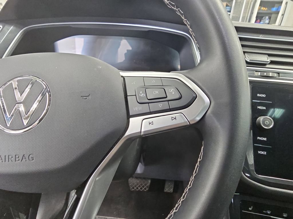 Used 2024 Volkswagen Tiguan SE image 18