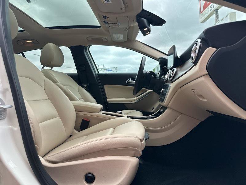 Used 2017 Mercedes-Benz GLA 250 4MATIC image 4