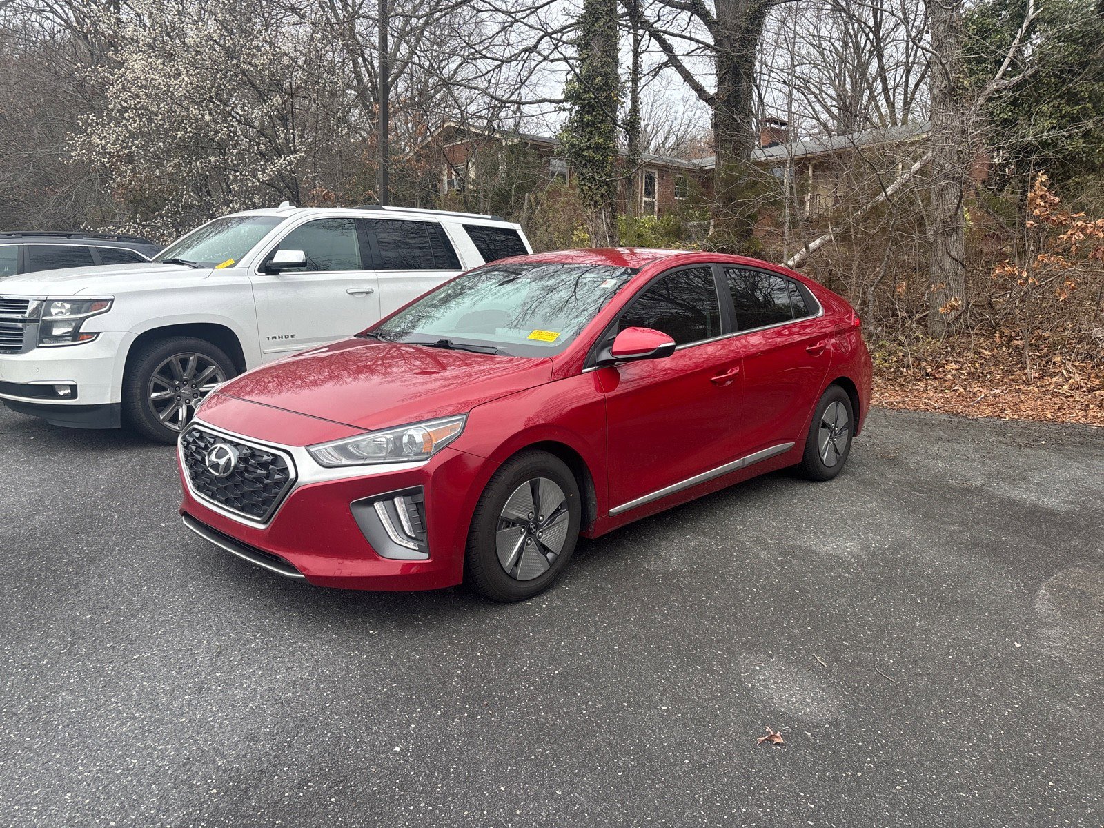 Used 2022 Hyundai Ioniq SE image 1