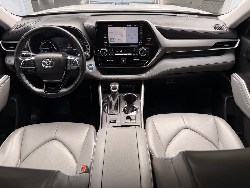 Used 2021 Toyota Highlander XLE AWD/4WD image 14