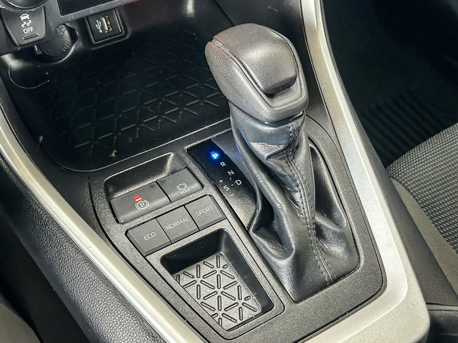 Used 2023 Toyota RAV4 LE FWD image 19