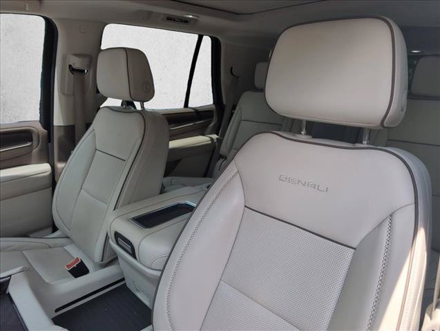 Used 2023 GMC Yukon Denali w/ LPO, Floor Liner Package AWD/4WD image 10