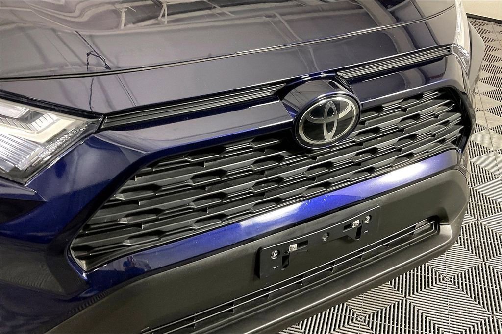 Used 2025 Toyota RAV4 XLE AWD/4WD image 38
