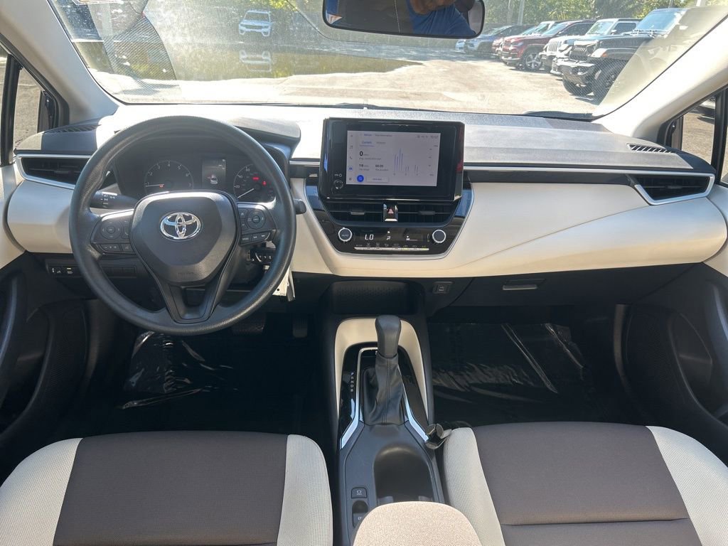 Used 2025 Toyota Corolla LE image 31