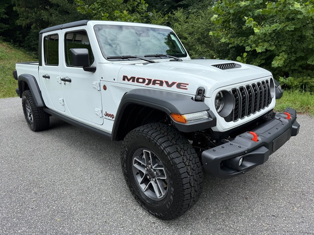New 2025 Jeep Gladiator Mojave w/ Steel Bumper Group image 5