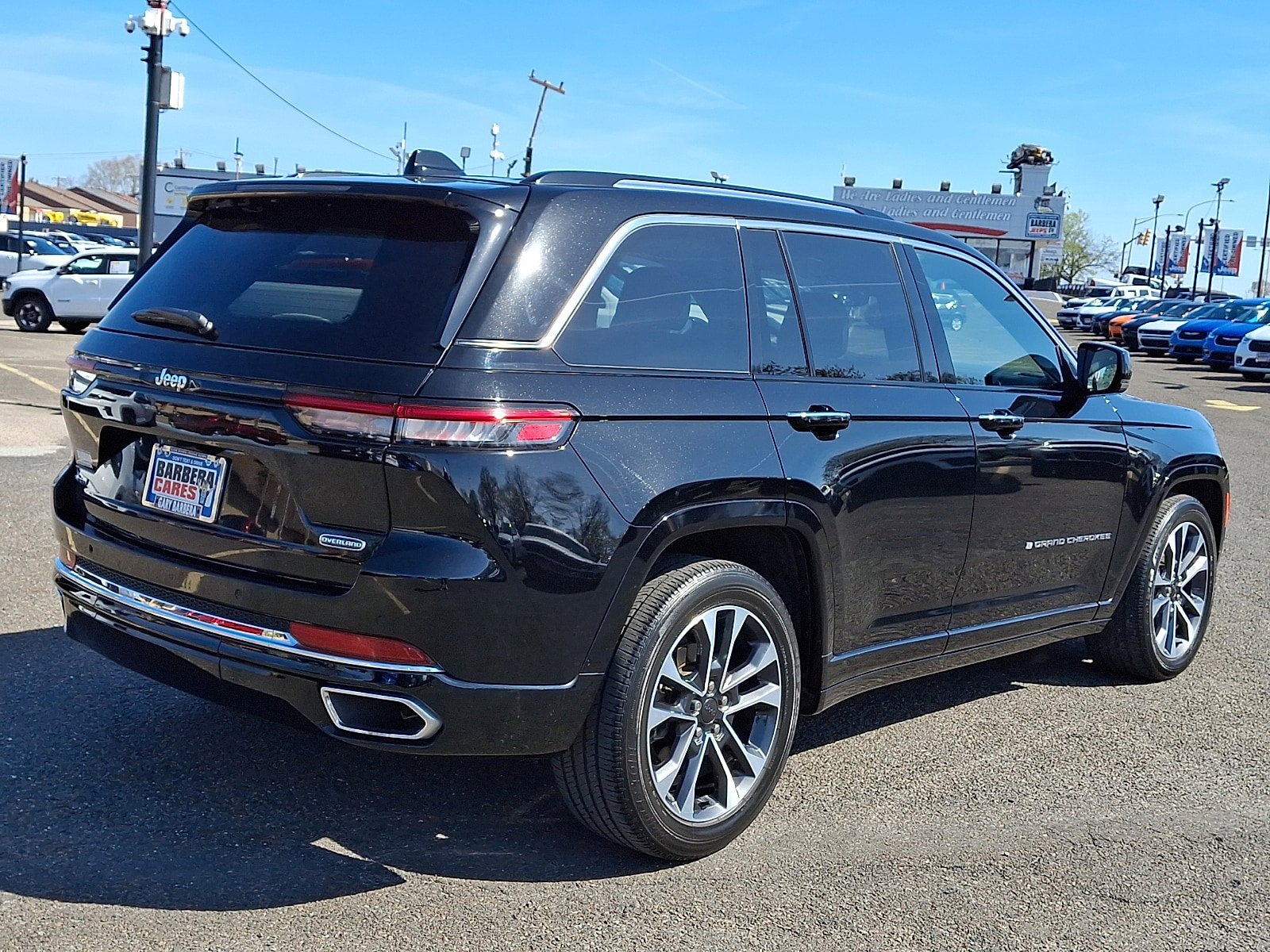 Used 2023 Jeep Grand Cherokee Overland AWD/4WD image 6