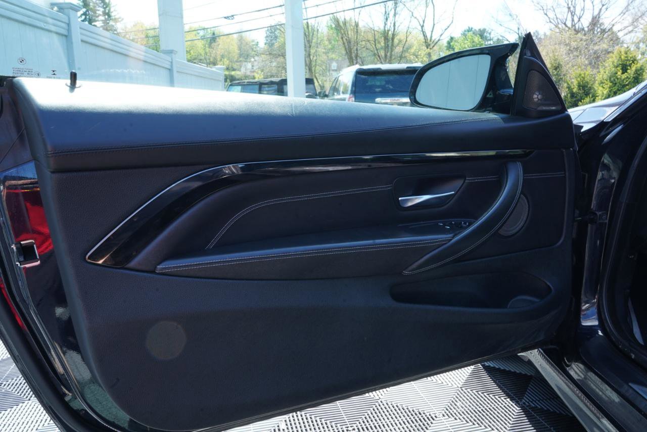 Used 2016 BMW M4 Coupe w/ Executive Package RWD image 16