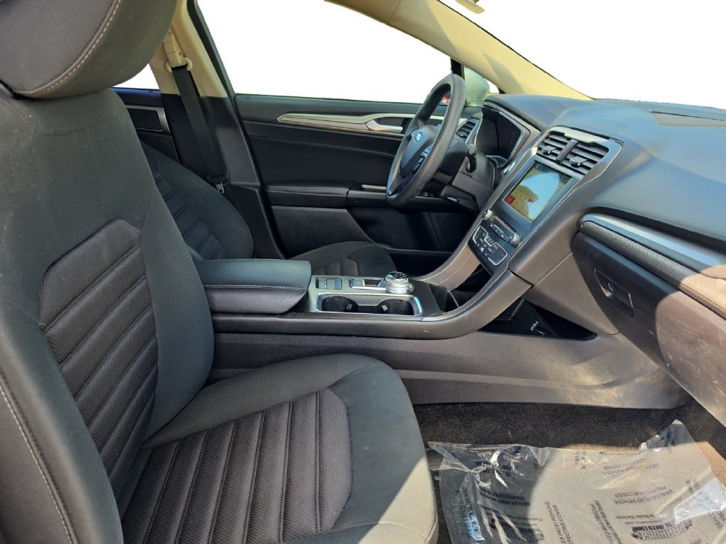 Used 2017 Ford Fusion SE w/ Fusion SE Technology Package FWD image 15