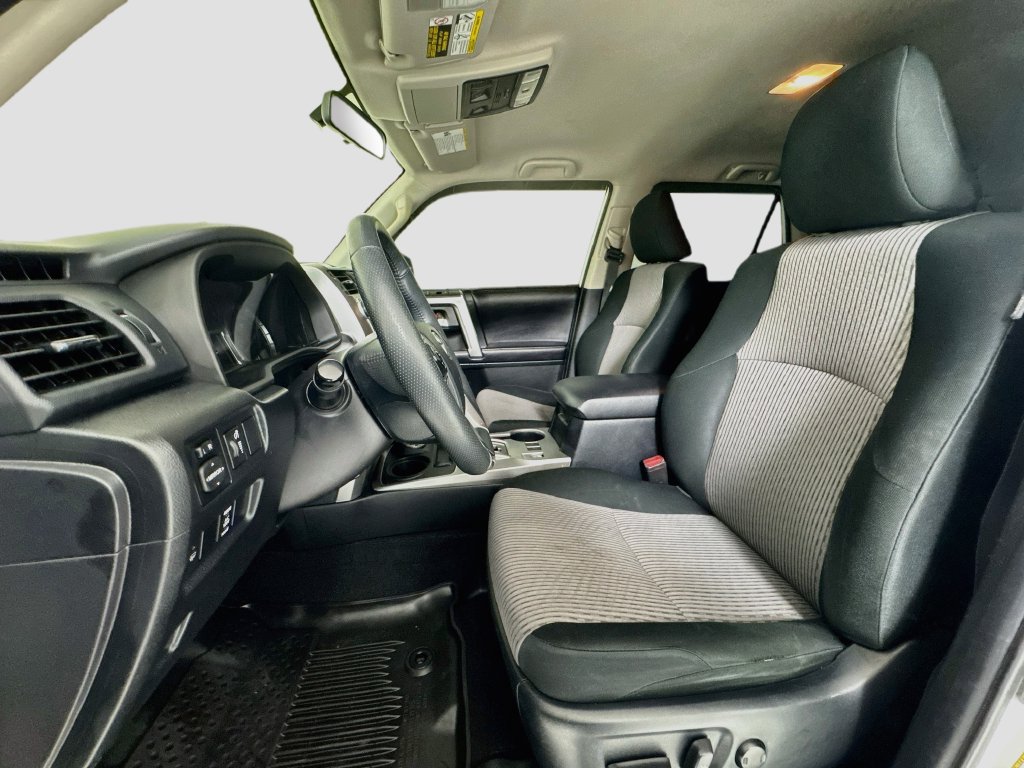 Used 2017 Toyota 4Runner SR5 AWD/4WD image 12