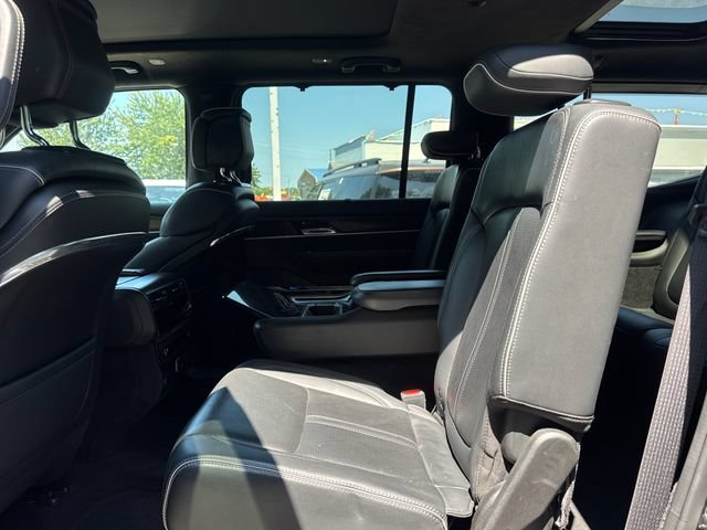 Used 2023 Jeep Grand Wagoneer Series II AWD/4WD image 11