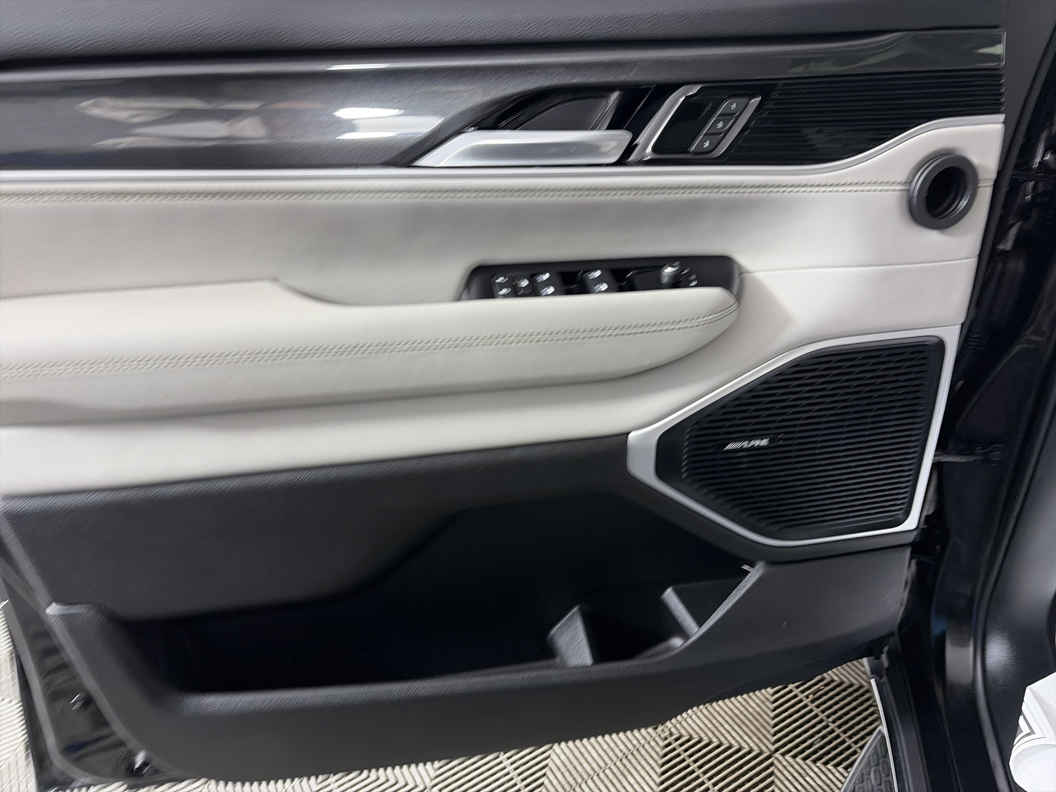 Used 2022 Jeep Wagoneer Series I image 28