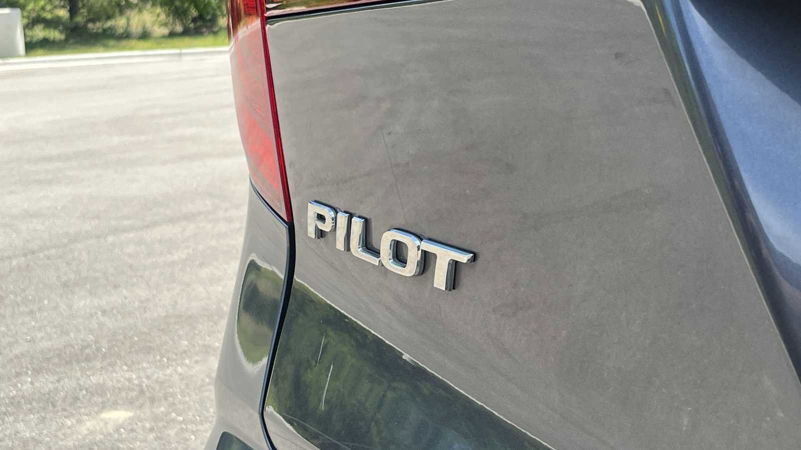 Used 2017 Honda Pilot Touring image 26