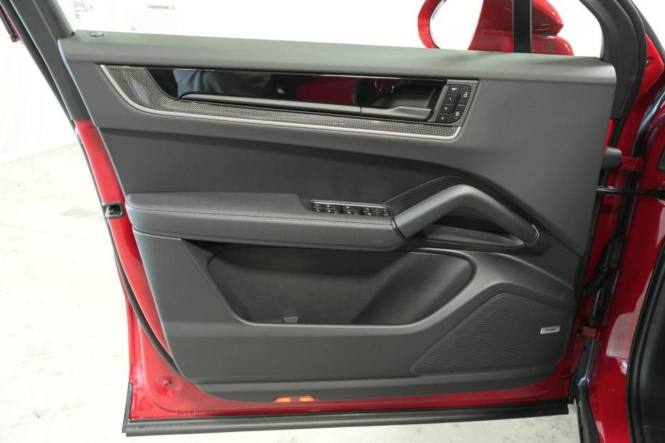 New 2026 Porsche Cayenne Coupe AWD/4WD image 25