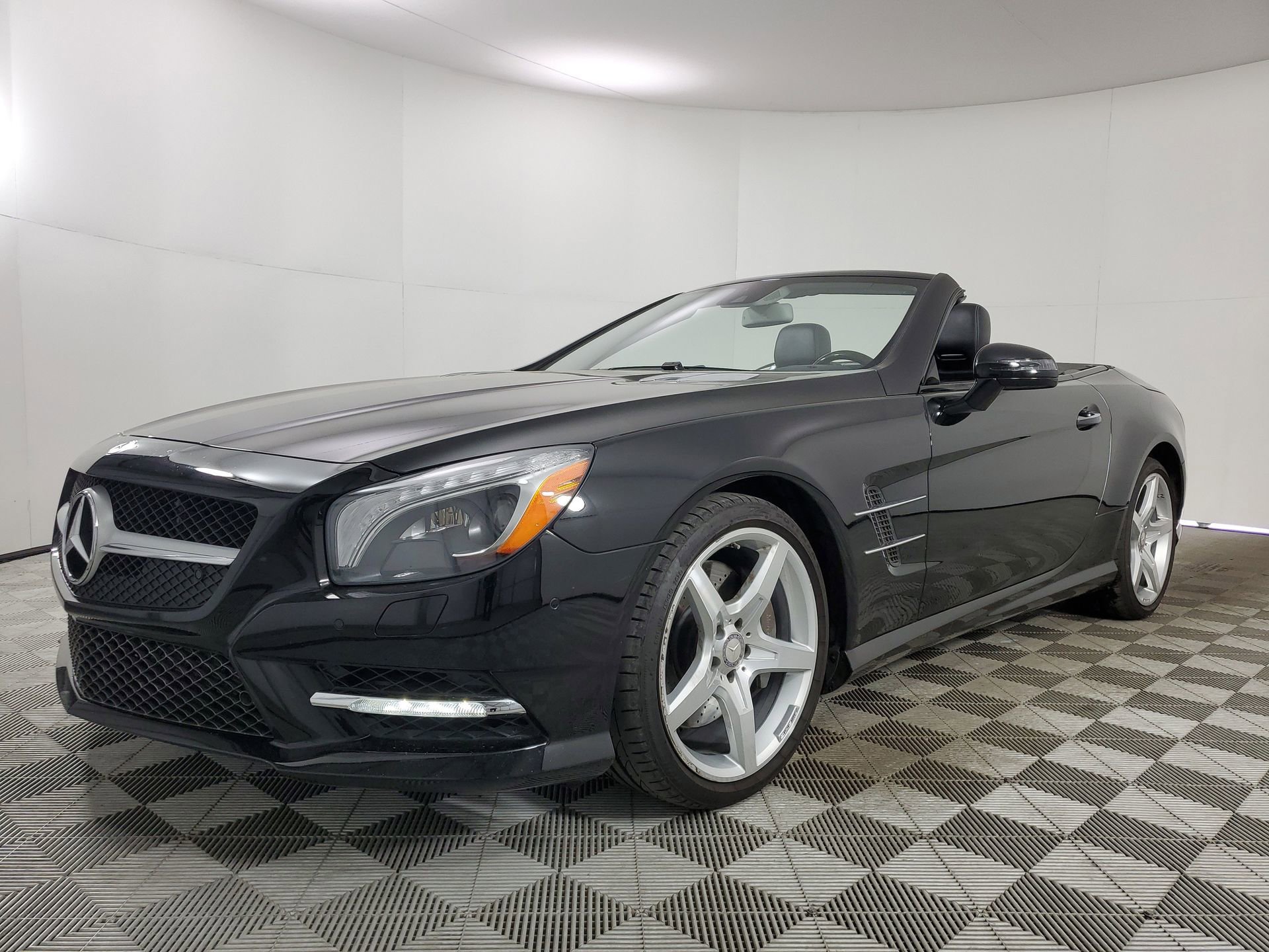 Used 2014 Mercedes-Benz SL 550 image 4