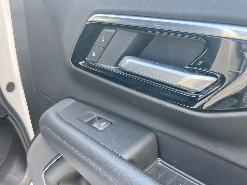 Used 2025 Chevrolet Tahoe Z71 AWD/4WD image 32