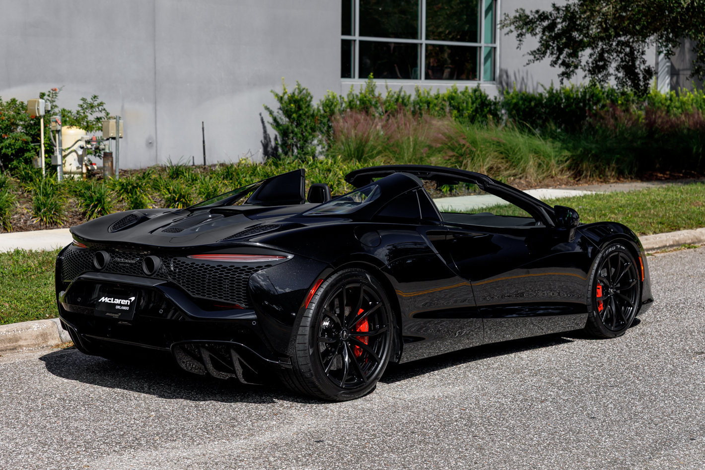 Used 2026 McLaren Artura Spider RWD image 12