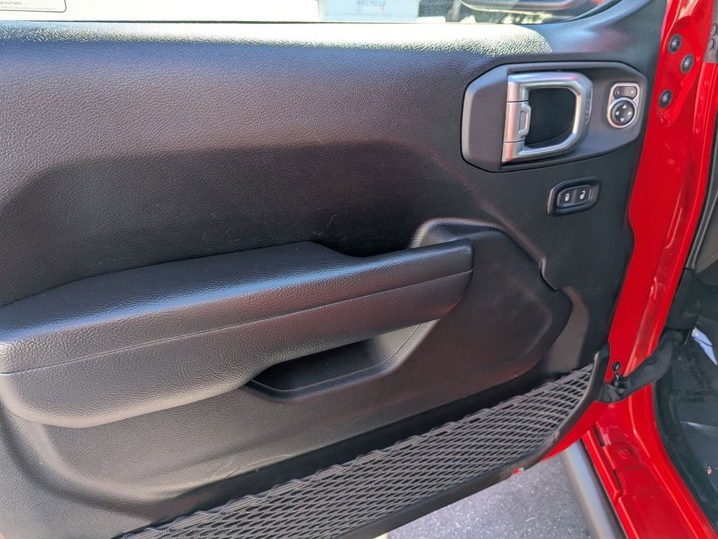 Used 2025 Jeep Wrangler Rubicon w/ Convenience Group image 11