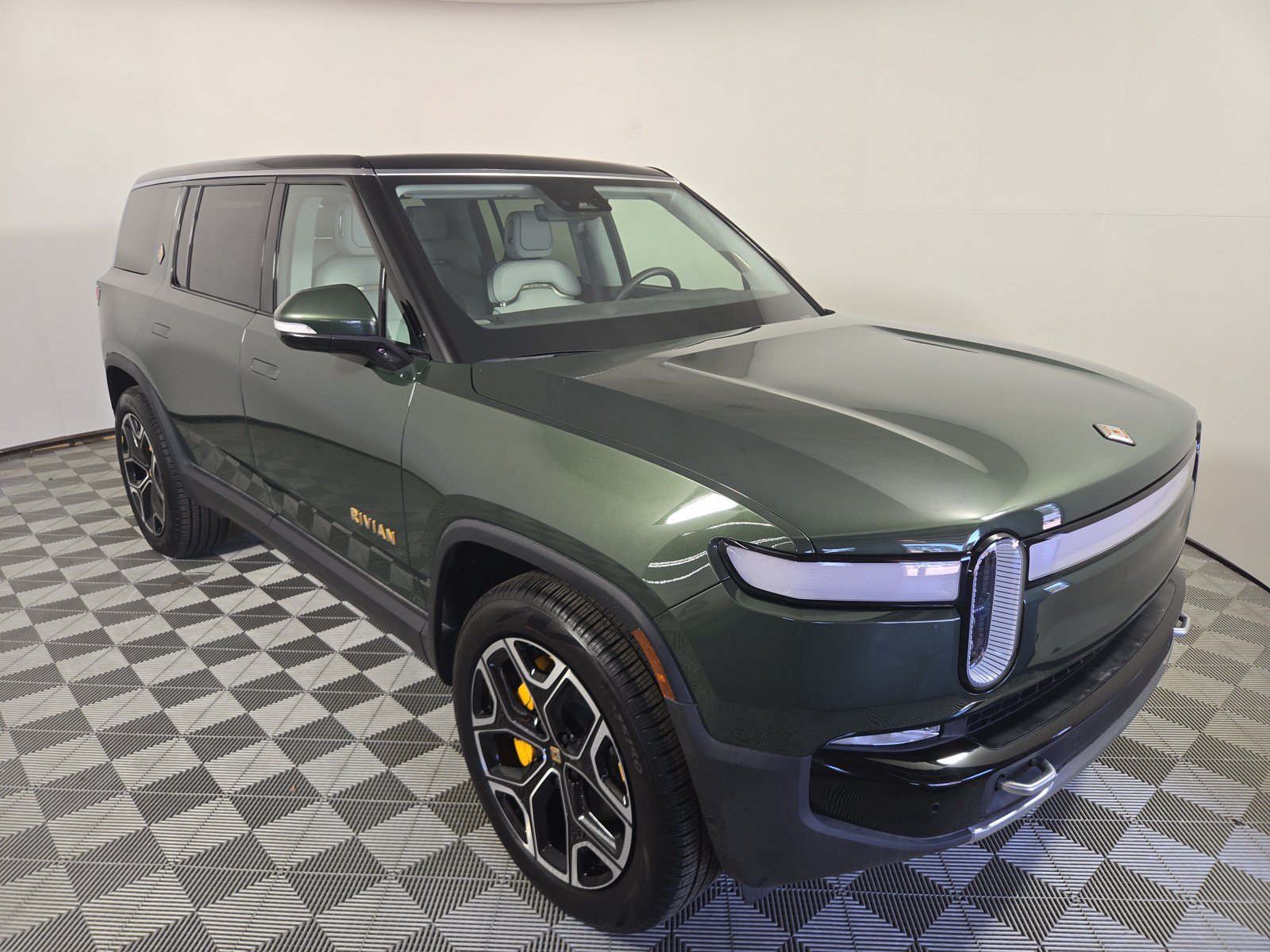 Used 2023 Rivian R1S Adventure AWD/4WD image 7