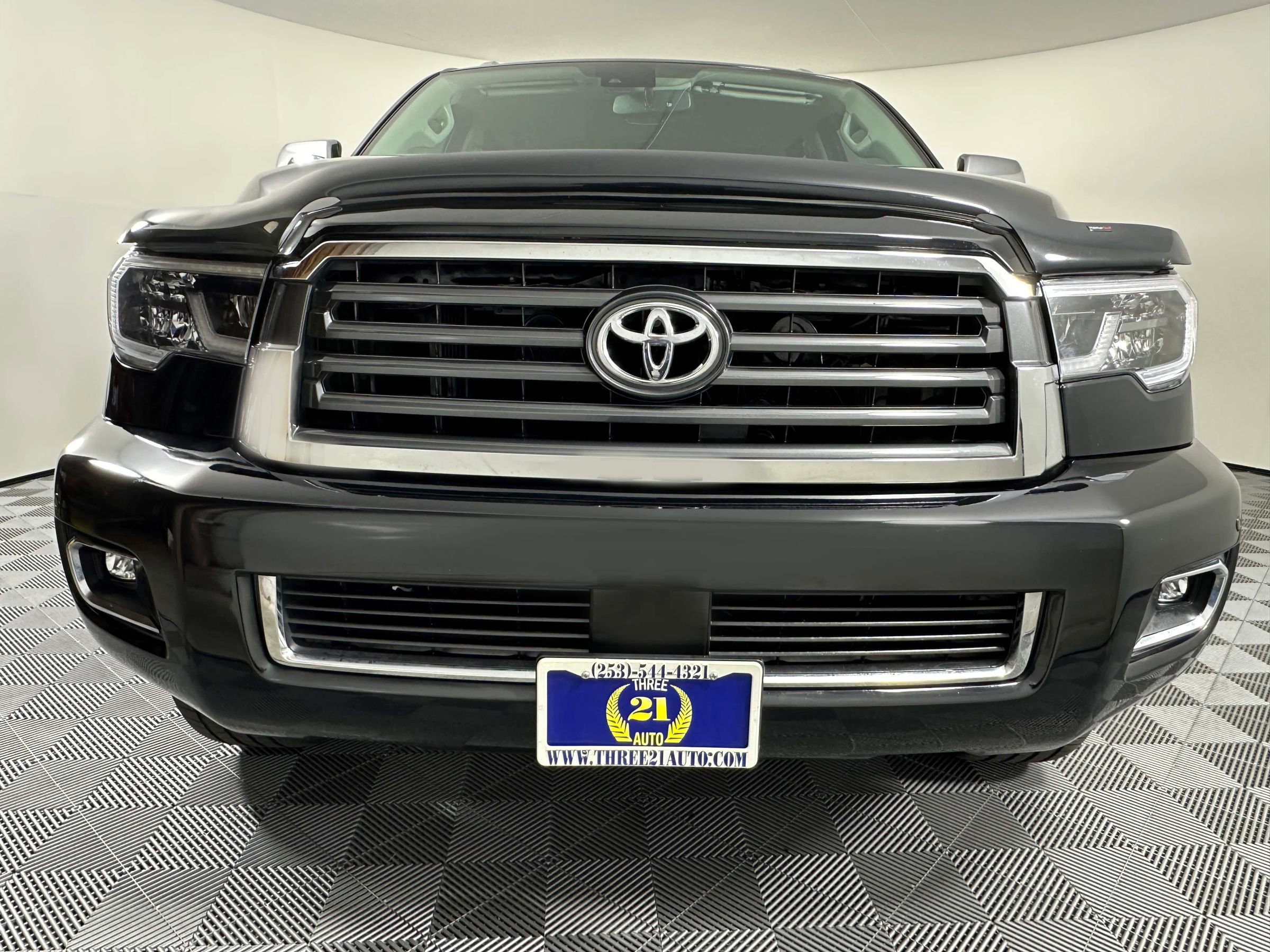 Used 2018 Toyota Sequoia Limited image 4