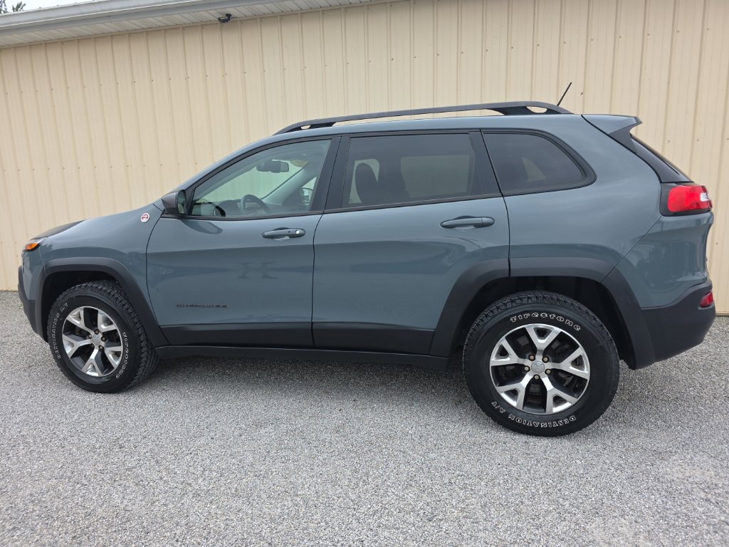 Used 2014 Jeep Cherokee Trailhawk w/ Comfort/Convenience Group AWD/4WD image 11