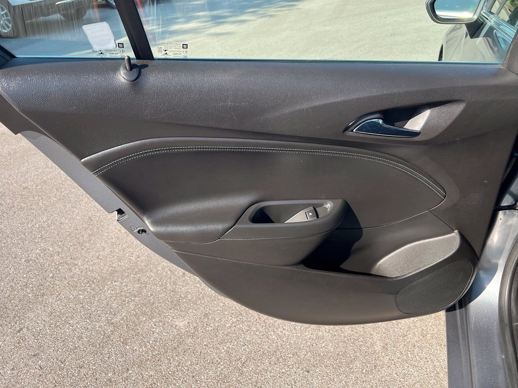 Used 2019 Chevrolet Cruze Premier FWD image 19