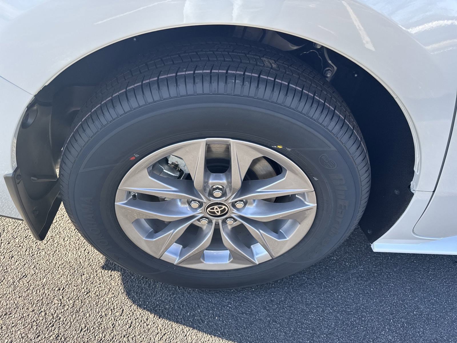 New 2025 Toyota Sienna XLE image 11