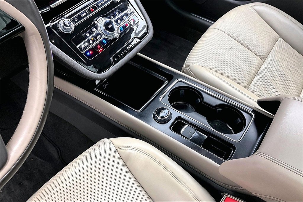 Used 2022 Lincoln Corsair Reserve w/ Equipment Group 201A image 15