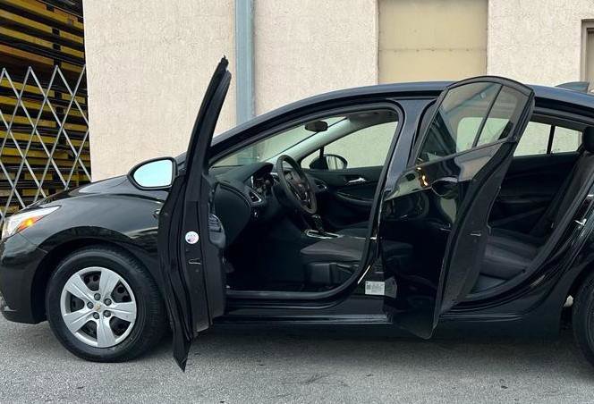 Used 2018 Chevrolet Cruze LS image 17
