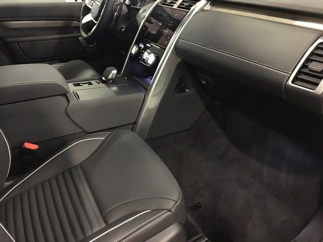 New 2023 Land Rover Discovery Metropolitan Edition image 34