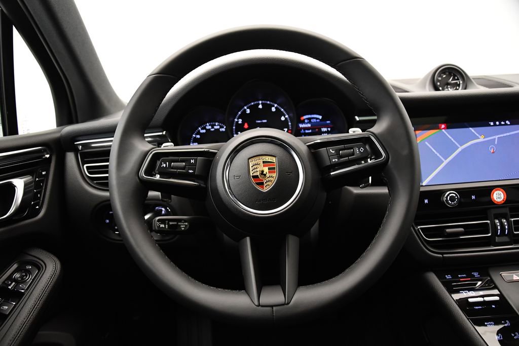 Used 2025 Porsche Macan image 22