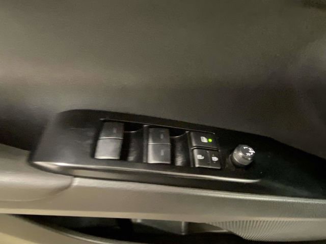 Used 2025 Toyota Camry SE w/ Convenience Package image 14