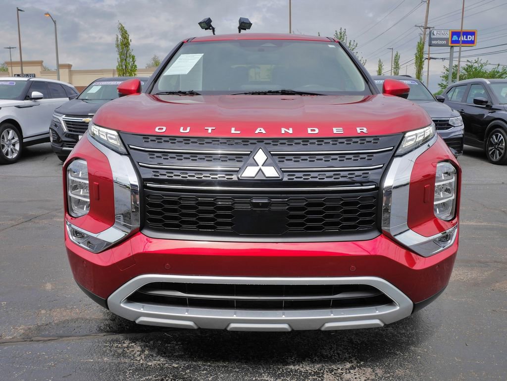 Used 2024 Mitsubishi Outlander SE Black Edition AWD/4WD image 3