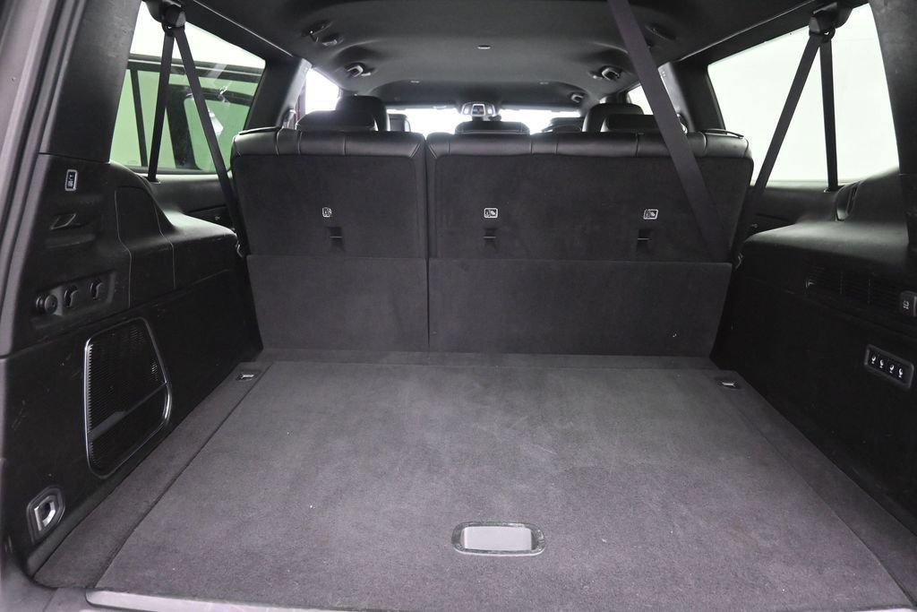 Used 2024 Jeep Wagoneer L Series II w/ Flexible Seating Group RWD image 2
