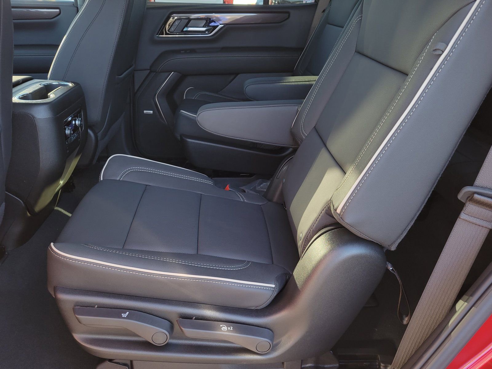 New 2026 GMC Yukon Elevation AWD/4WD image 7