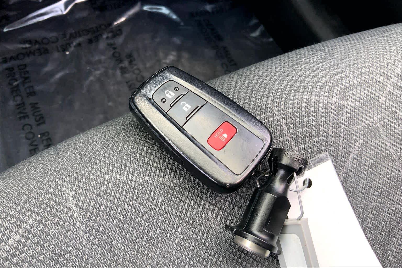 Used 2025 Toyota RAV4 XLE FWD image 14