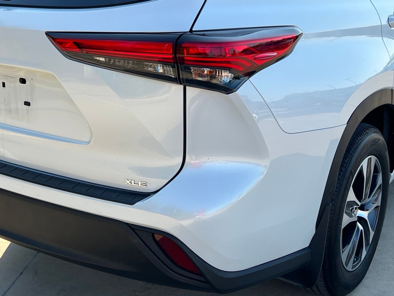 Used 2023 Toyota Highlander XLE FWD image 14