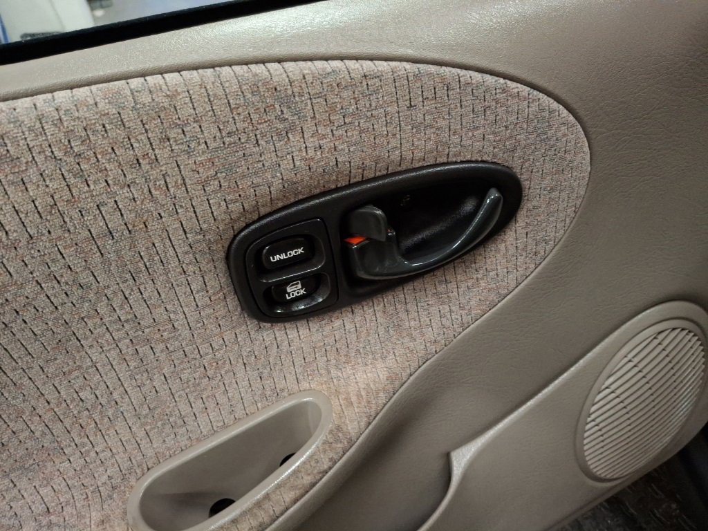 Used 1998 Saturn S-Series SL2 w/ SL2 Option Pkg 2 image 14