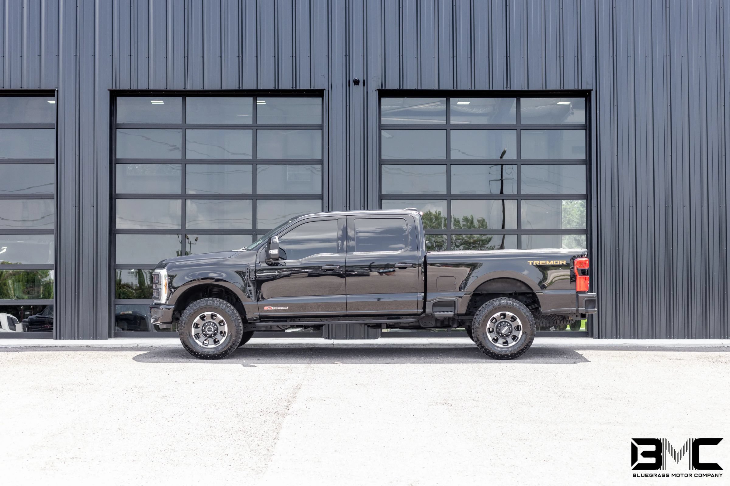 Used 2024 Ford F250 Lariat w/ Tremor Off-Road Package AWD/4WD image 1