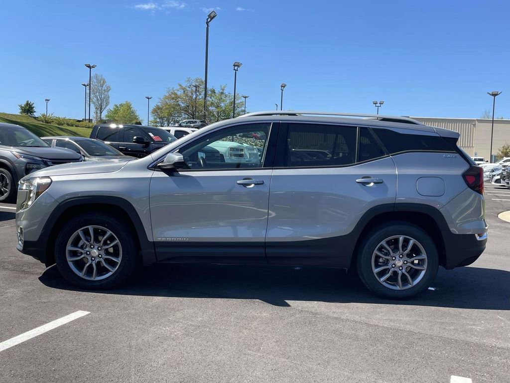 Used 2024 GMC Terrain SLT image 6