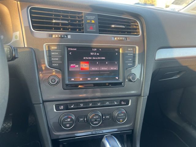 Used 2016 Volkswagen e-Golf SE w/ DC Fast Charging Package image 13