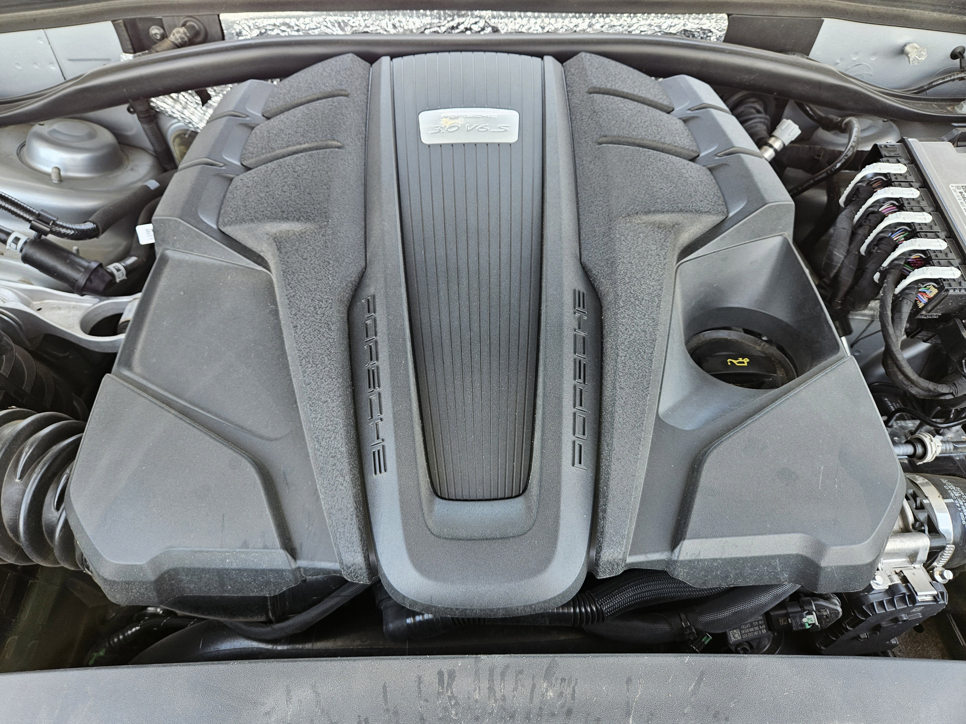 Certified 2020 Porsche Macan S AWD/4WD image 30