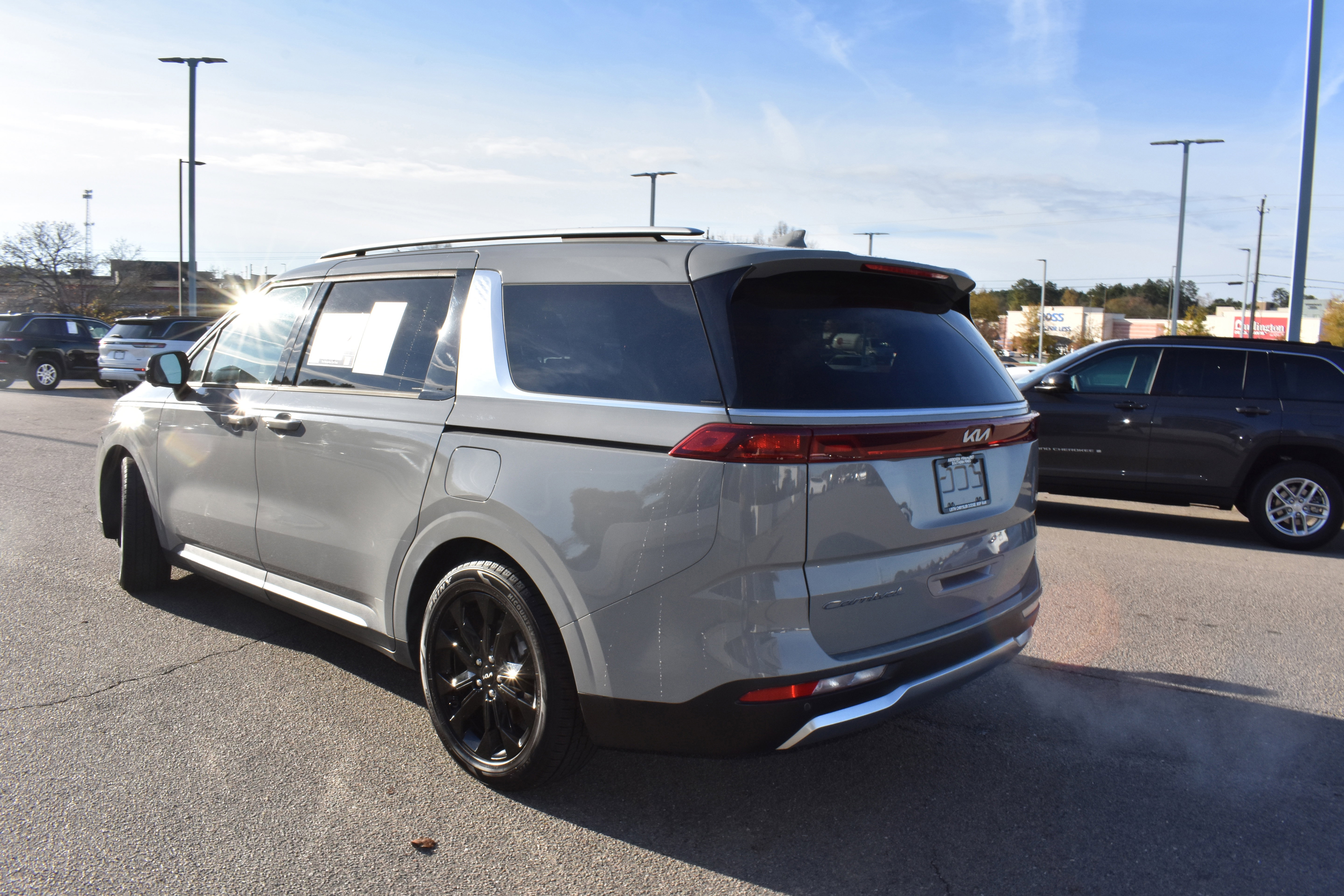 Used 2022 Kia Carnival SX image 7