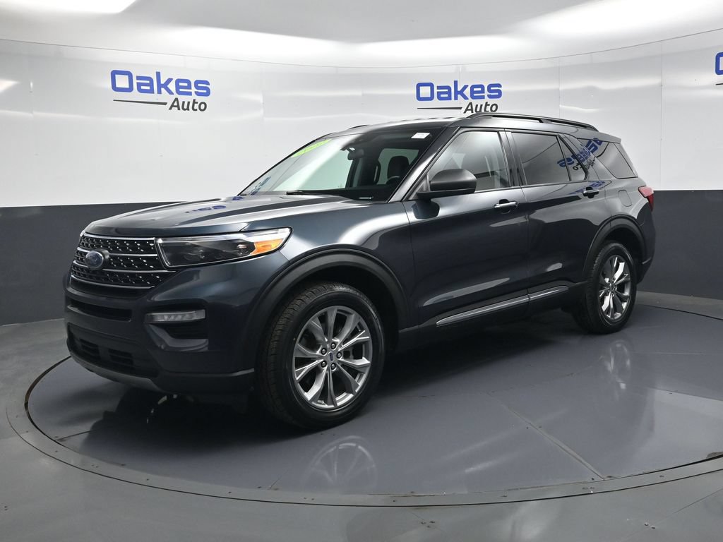 Used 2022 Ford Explorer XLT w/ Equipment Group 202A AWD/4WD image 3