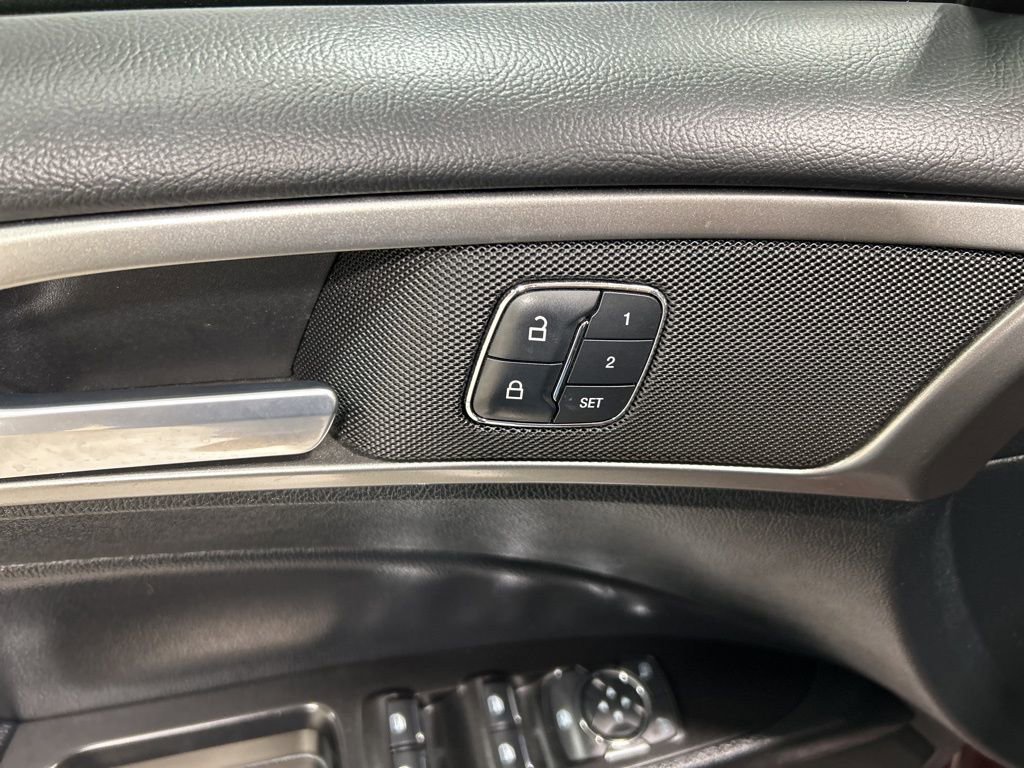 Used 2017 Ford Fusion SE w/ Fusion SE Technology Package image 14