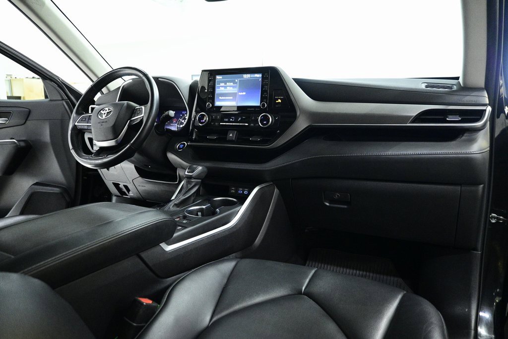 Used 2022 Toyota Highlander XLE image 14