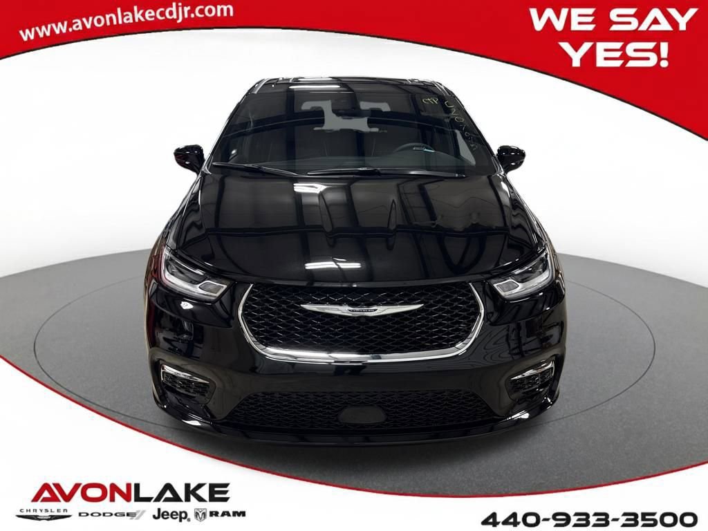 New 2026 Chrysler Pacifica Limited image 8